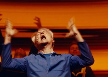 David Byrne Broadcasts New Live performance Movie Who Is the Sky?