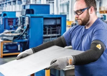 Sleeve provided in a number of sizes for cut-hazard workplaces