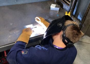 McHenry faculty introduces younger college students to manufacturing careers