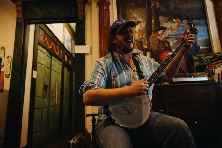 Willi Carlisle Releases New Single “Marlboro Vinyasa”: Hear