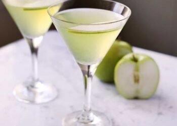 Appletini – Apple Martini – A Stunning Mess