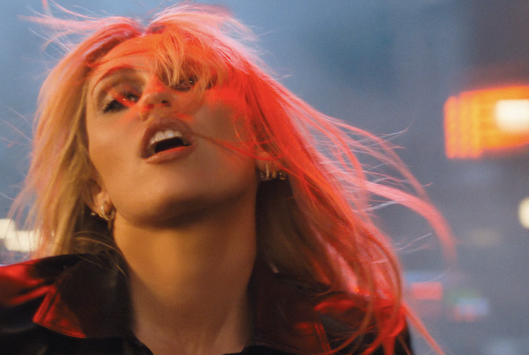 Miley Cyrus Shares Video For New Single “Bass Persuades”: Pay attention