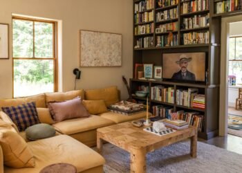 This Maine Household Residence Has the Prettiest Paint Colours