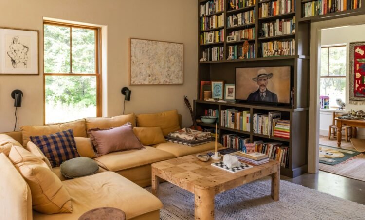 This Maine Household Residence Has the Prettiest Paint Colours