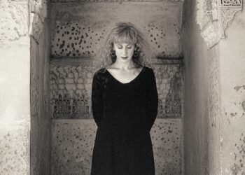Loreena McKennitt’s “The Mystic’s Dream” transports us past time [Video]