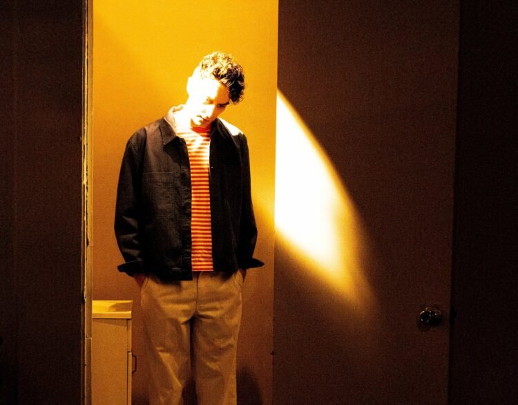 Loren Berí’s new single “Stagehand” is whimsical, dreamy and cathartic