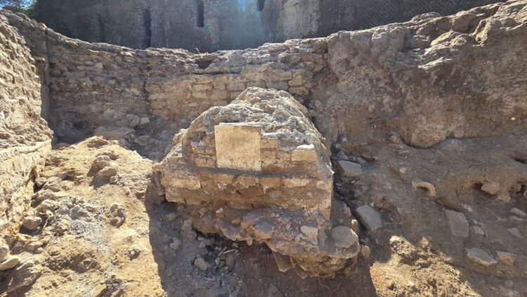 A uncommon inscription marking a lightning strike found at Hadrian’s Villa FOLLOWING HADRIAN
