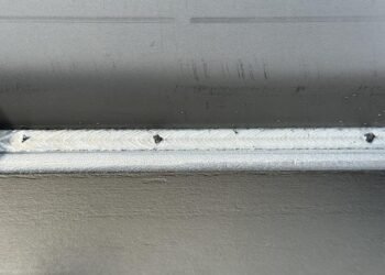 Silica islands on stainless-steel welds