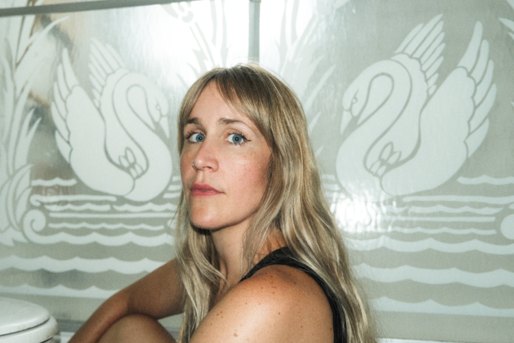 V.V. Lightbody Shares New Tune “Two Swans”: Hear