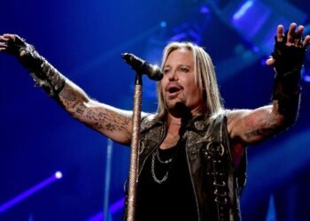 Vince Neil Decided to Defy Critics of His Reside Efficiency