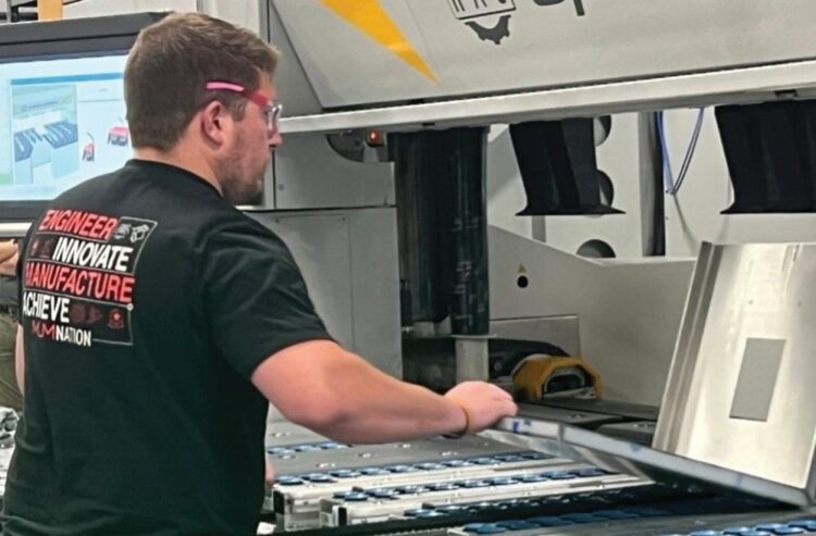Metallic folder or panel bender? It relies on your store’s necessities